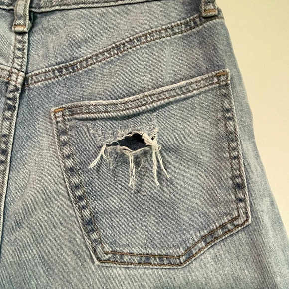 Uniqlo Women’s Distressed Denim Shorts - Picture 7 of 11